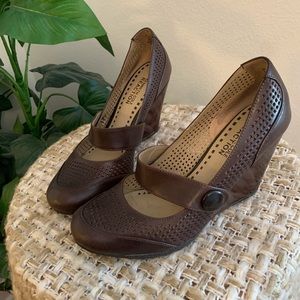 Kenneth Cole Brown Leather Wedges Size 6